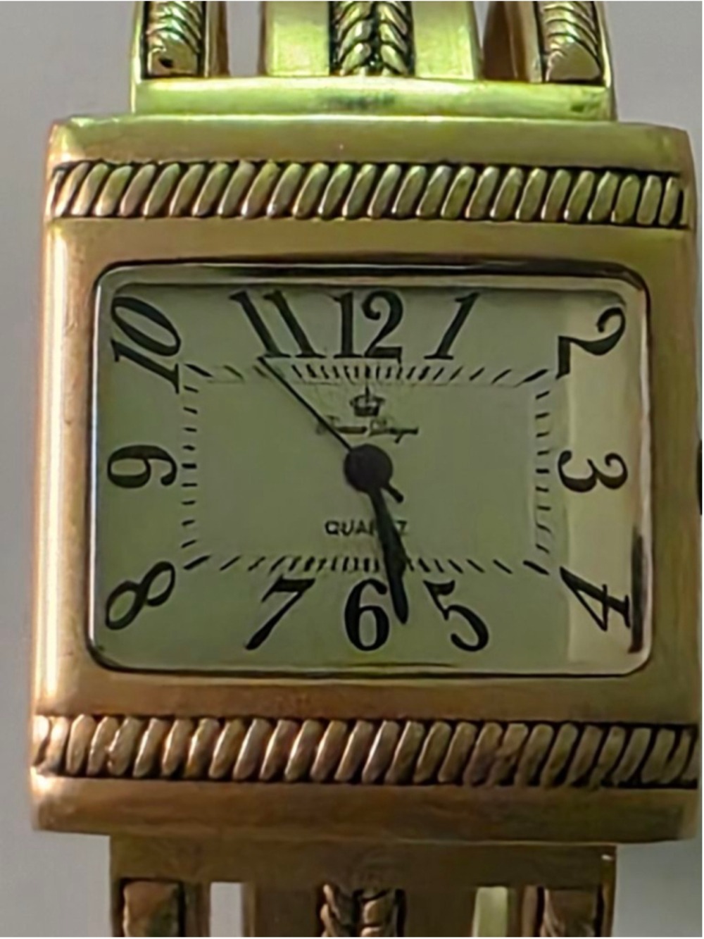 Women's Unbranded Gold Tone Bangle Cuff Watch One Size